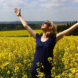 femme-champ-gratitude